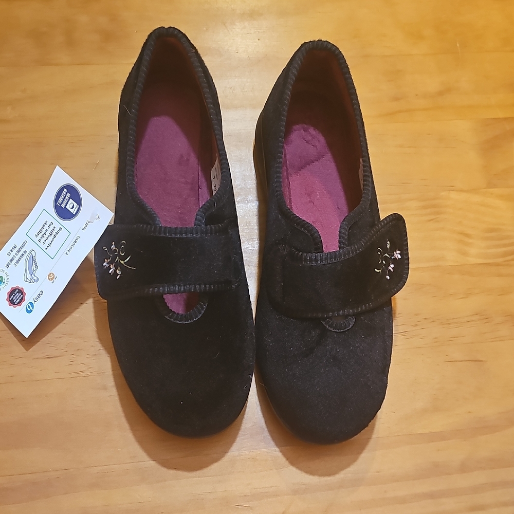 Wide Fit Black Velour Mary Jane Size 9 Wide